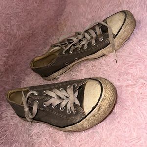 Size 8 women’s converse grey